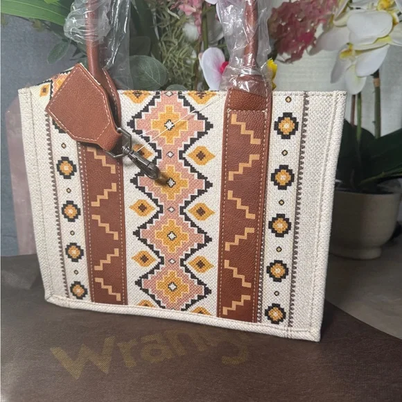 Wrangler Aztec-Pattern Tote in Cream, Brown and Yellow - Picture 9 of 9